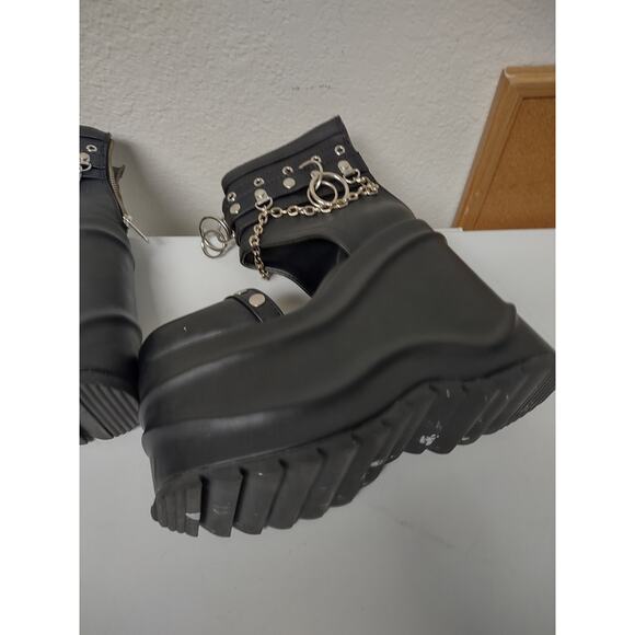 Demonia Wave 22 6” Platform Wedge Ankle Cutout Boot Goth Chain Halloween Sz 6 - Picture 12 of 16